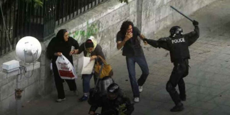 خشونت پرهیزی در خدمت خشونت ورزی! - #نه_شاه_نه_شيخ #آری_به_جمهوری_دمکراتیک #قیام_تا_سرنگونی